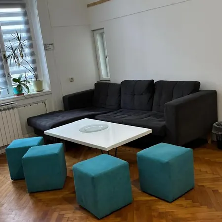 3 In Centre