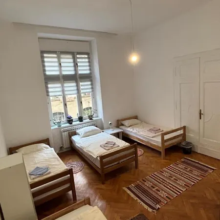 3 In Centre Apartment *